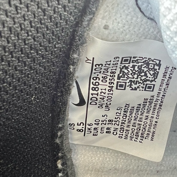 Nike Dunk High Retro Black and White - Picture 3 of 10